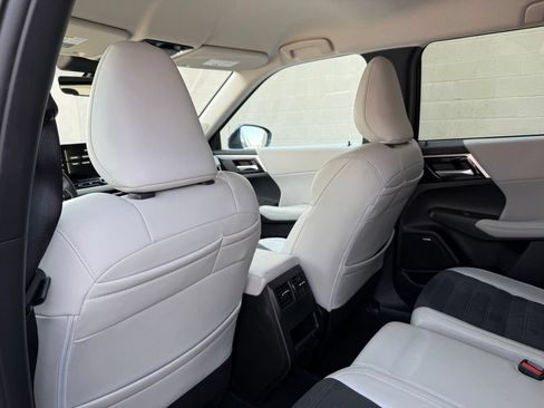 Used 2025 Mitsubishi Outlander SE AWD/4WD image 21