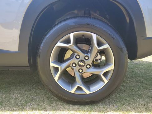 Used 2025 Chevrolet Trax LT w/ LT Convenience Package image 6