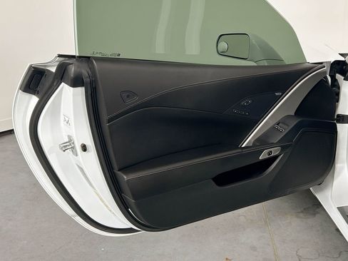 Used 2016 Chevrolet Corvette Stingray Coupe image 9