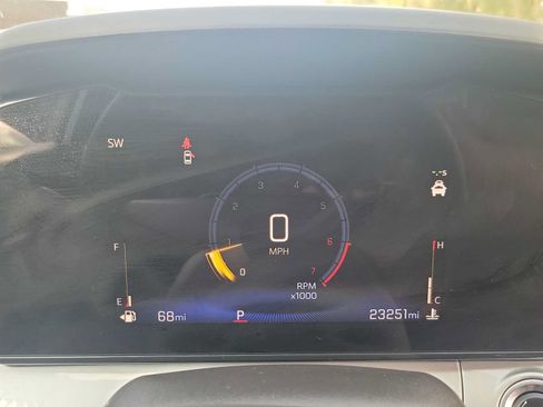 Used 2025 Chevrolet Trax LT w/ LT Convenience Package FWD image 22