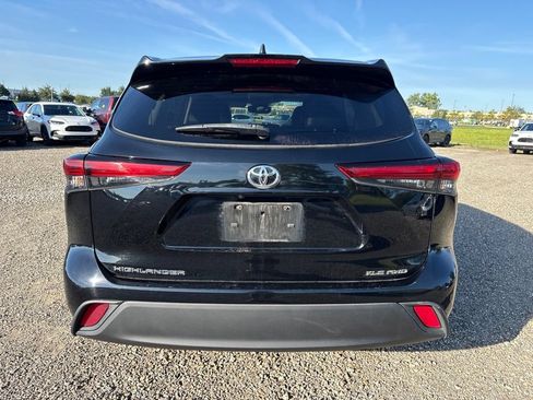 Used 2021 Toyota Highlander XLE AWD/4WD image 8
