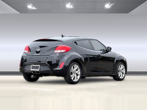 Used 2017 Hyundai Veloster FWD image 8