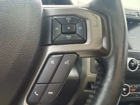 Used 2019 Ford Expedition XLT image 19