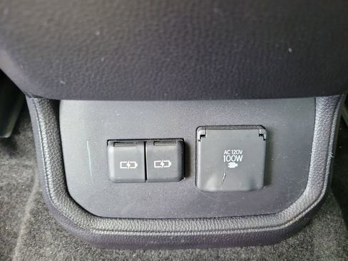 Used 2023 Toyota Highlander Limited image 12