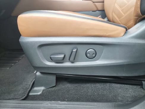 Used 2024 Nissan Pathfinder Platinum FWD image 21