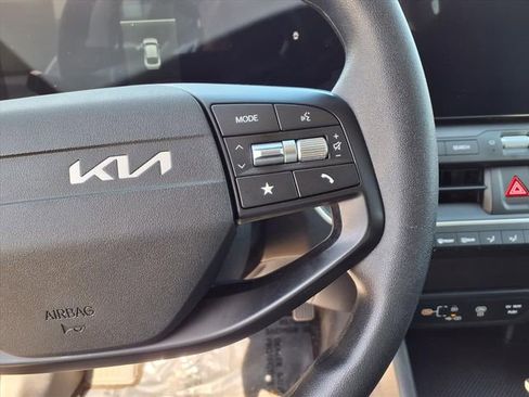 Used 2025 Kia K4 LXS image 17