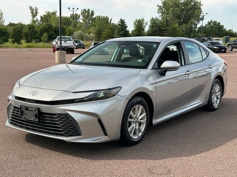 Used 2025 Toyota Camry LE FWD image 4