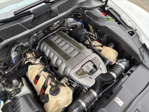 Used 2014 Porsche Cayenne Turbo S image 16