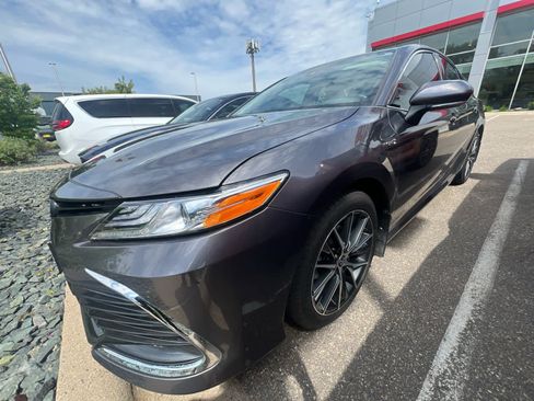 Used 2021 Toyota Camry XLE FWD image 7