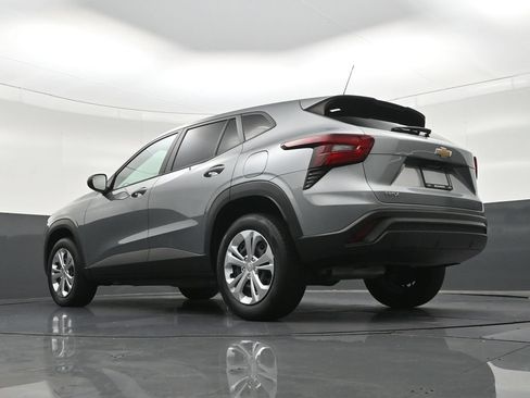 Used 2024 Chevrolet Trax LS w/ Driver Confidence Package FWD image 25