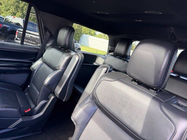 Used 2025 Ford Expedition Platinum w/ Stealth Performance Package AWD/4WD image 32