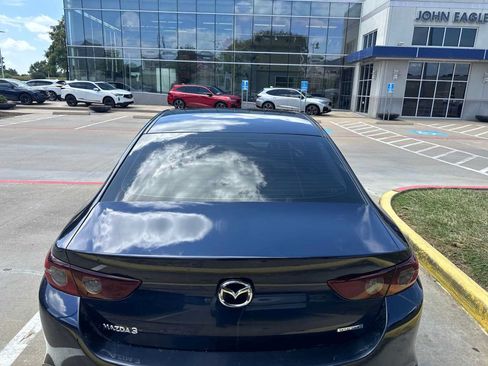 Used 2019 MAZDA MAZDA3 Sedan FWD image 4