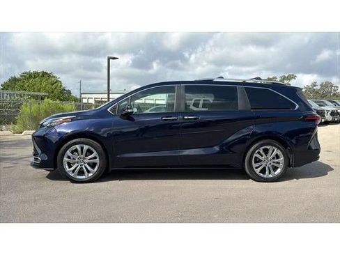 Certified 2024 Toyota Sienna Platinum FWD image 10