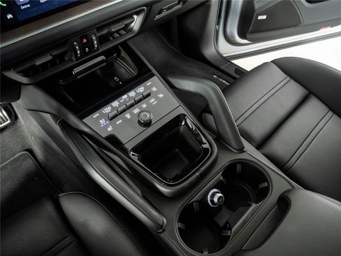 Certified 2026 Porsche Cayenne S AWD/4WD image 18