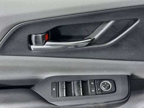 Certified 2025 Toyota Prius XLE FWD image 19