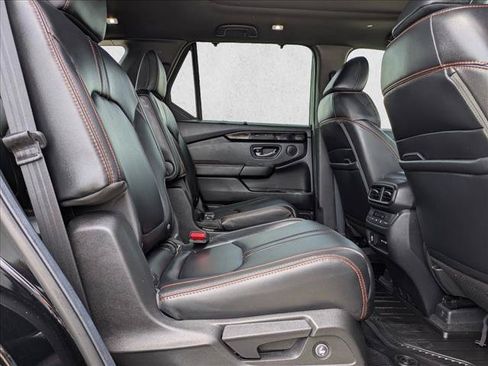 Used 2025 Honda Pilot TrailSport image 19