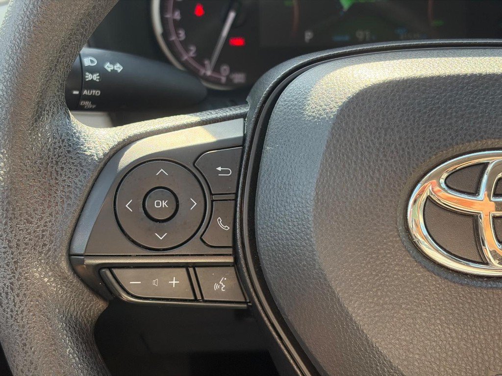 Used 2025 Toyota RAV4 XLE FWD image 23