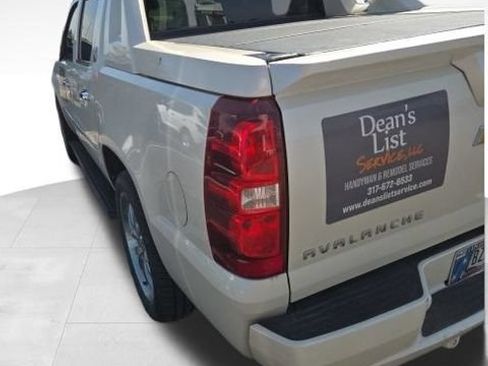 Used 2013 Chevrolet Avalanche LTZ RWD image 9