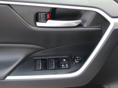 Used 2023 Toyota RAV4 SE image 16