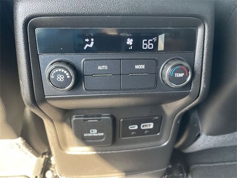 Used 2023 GMC Acadia SLT image 21