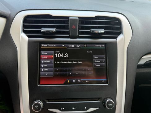 Used 2013 Ford Fusion SE FWD image 24
