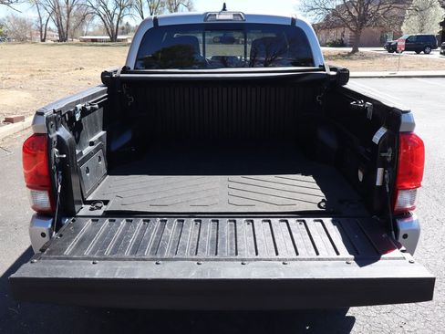 Used 2017 Toyota Tacoma TRD Sport image 15