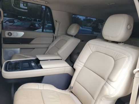 Used 2020 Lincoln Navigator L Reserve w/ Luxury Package AWD/4WD image 16