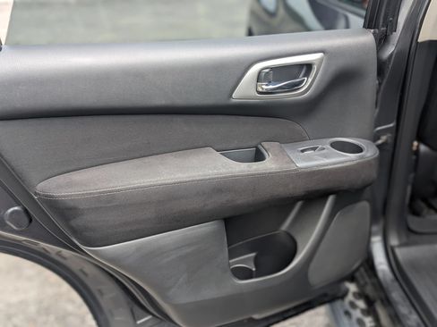 Used 2014 Nissan Pathfinder S AWD/4WD image 12
