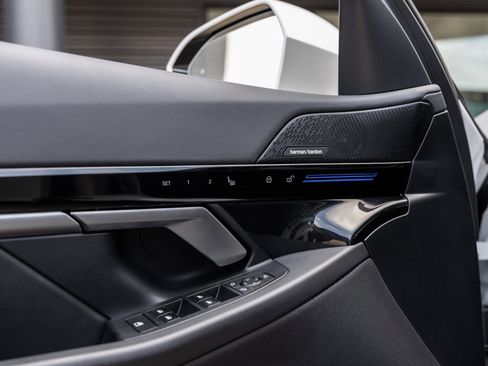 Used 2024 BMW 530i xDrive 530i xDrive image 25