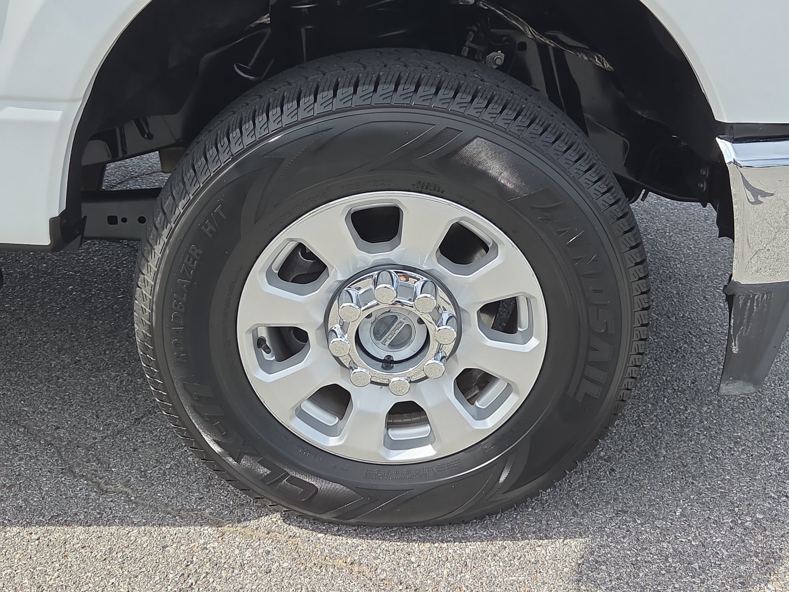 Used 2023 Ford F250 XLT w/ FX4 Off-Road Package AWD/4WD image 7