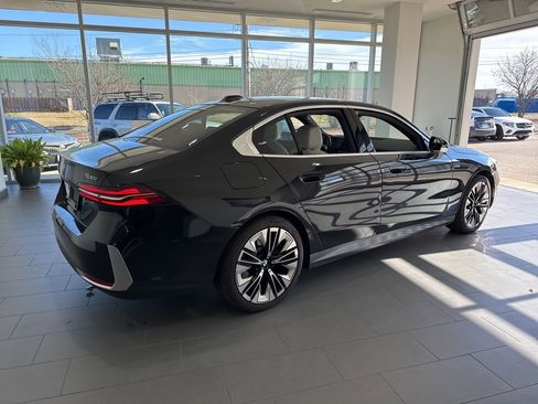 Used 2025 BMW 530i xDrive w/ Premium Package image 8