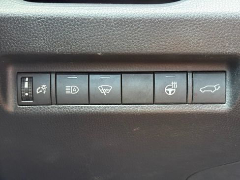 Used 2021 Toyota RAV4 XLE w/ Convenience Package AWD/4WD image 17