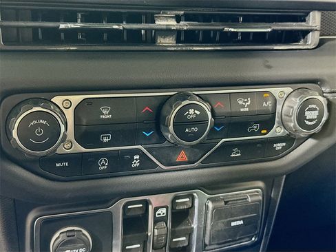 Used 2024 Jeep Wrangler Unlimited Rubicon image 13