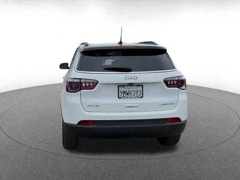 Used 2025 Jeep Compass Limited image 12