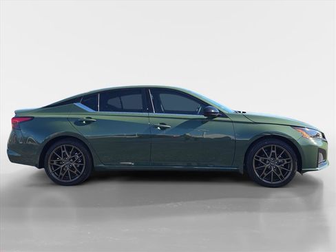 New 2025 Nissan Altima 2.5 SR image 7