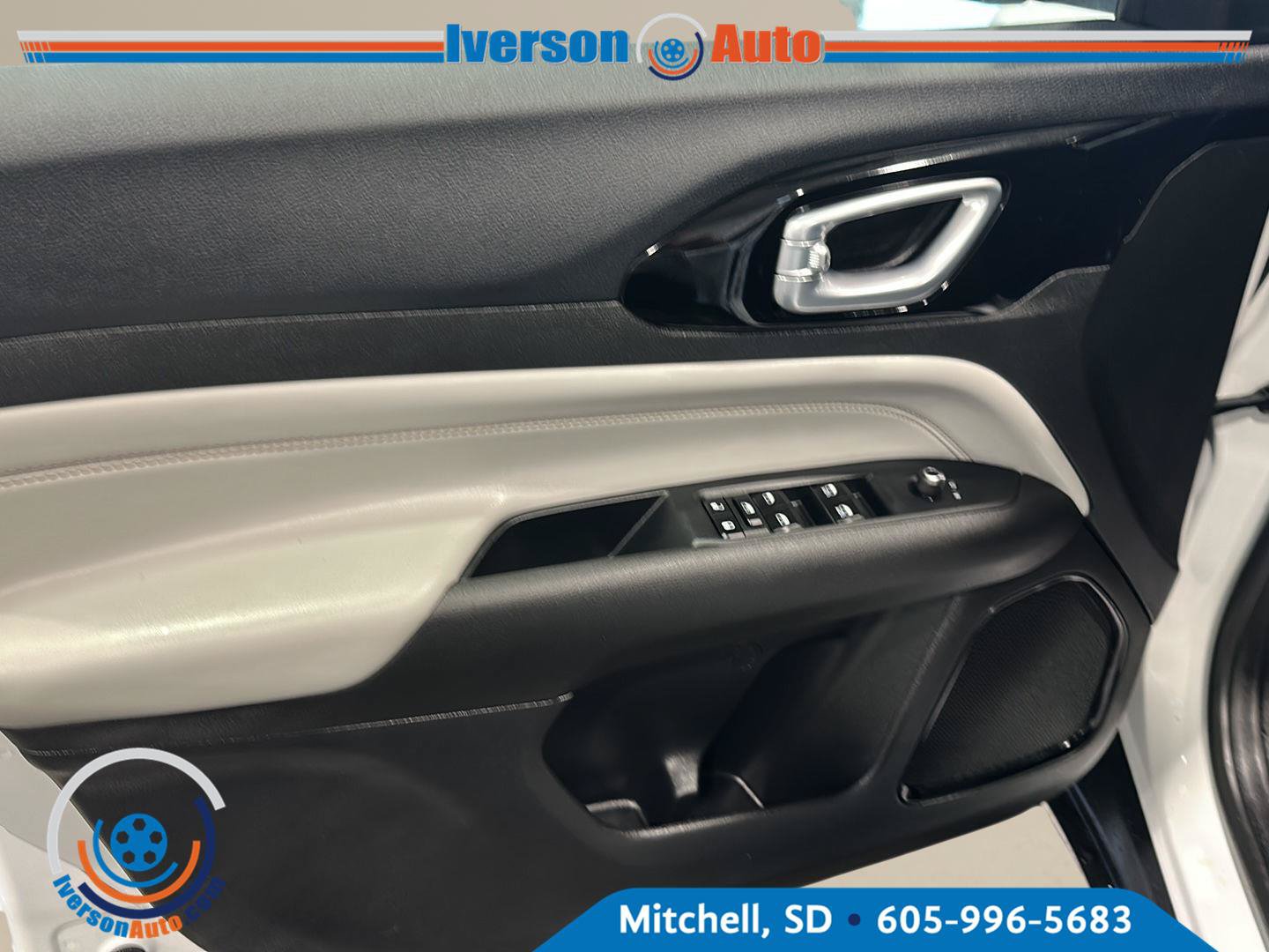 Used 2025 Jeep Compass Limited AWD/4WD image 13