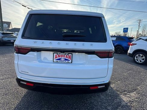 Used 2023 Jeep Wagoneer 4WD image 6