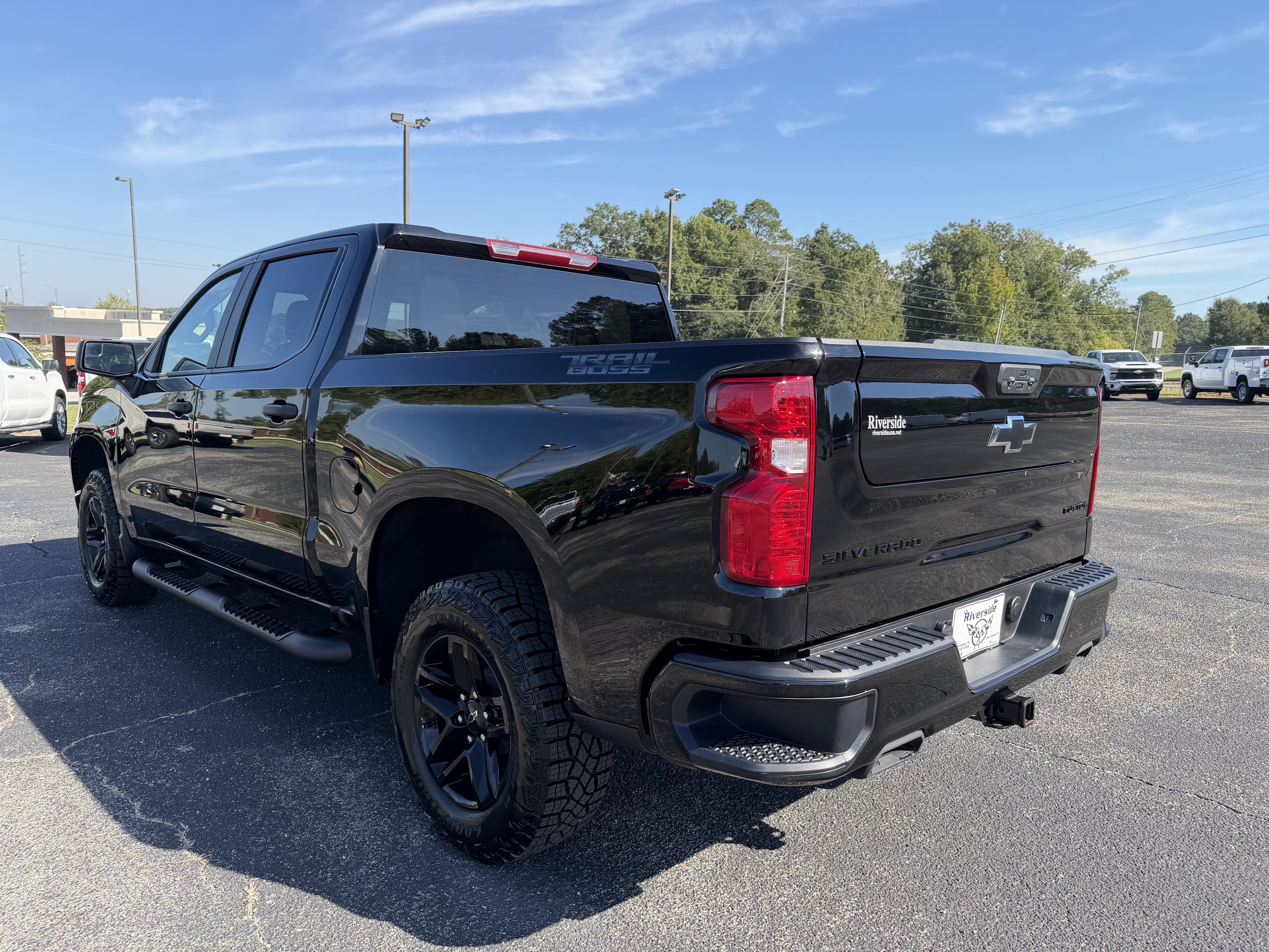 Used 2026 Chevrolet Silverado 1500 Custom Trail Boss w/ Dark Appearance Package AWD/4WD image 4