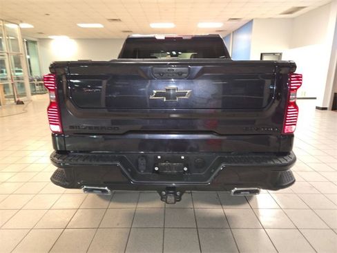 Used 2024 Chevrolet Silverado 1500 Custom Trail Boss w/ LPO, Dark Essentials Package image 7