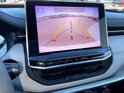 Used 2025 Jeep Compass Limited image 23