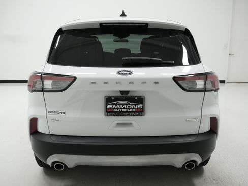 Used 2020 Ford Escape SE image 5