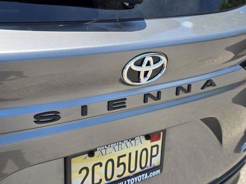 Certified 2026 Toyota Sienna XLE FWD image 15