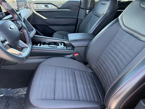 Used 2025 Ford Explorer ST-Line w/ Premium Package image 13