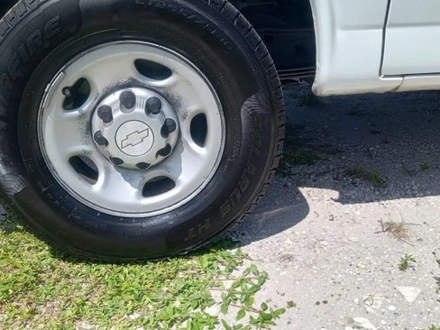 Used 2018 Chevrolet Express 2500 w/ Driver Convenience Package image 17