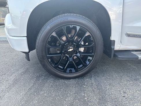 Used 2023 Chevrolet Silverado 1500 High Country w/ Technology Package image 34