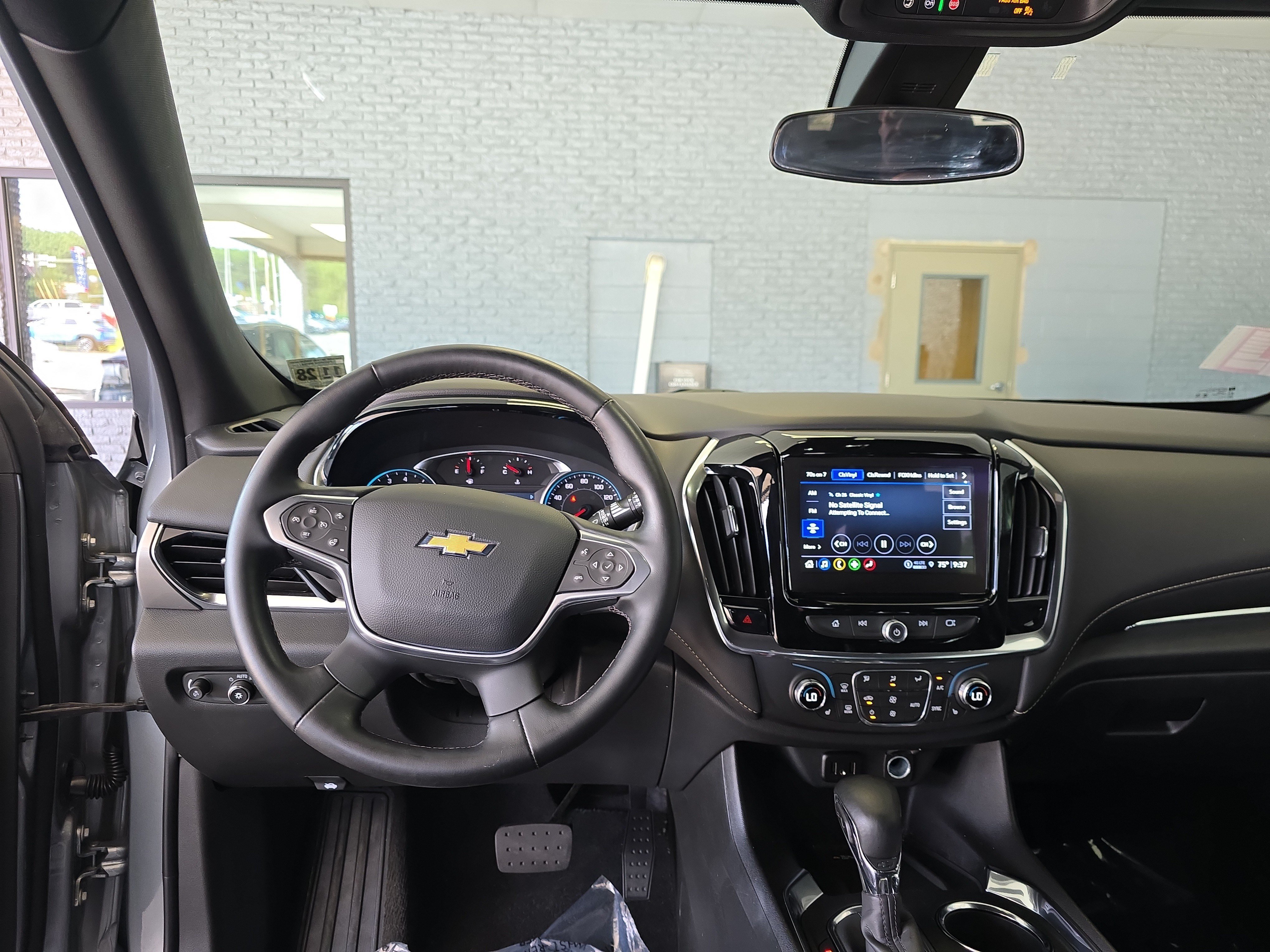 Used 2023 Chevrolet Traverse LT AWD/4WD image 15