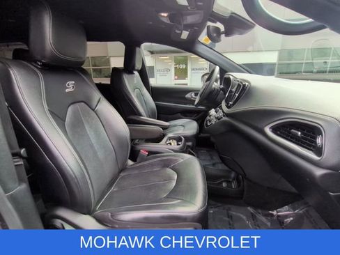 Used 2022 Chrysler Pacifica Touring-L w/ S Appearance Package AWD/4WD image 28