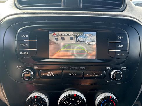 Used 2016 Kia Soul + image 19