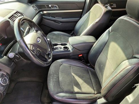 Used 2018 Ford Explorer XLT w/ Equipment Group 202A image 16