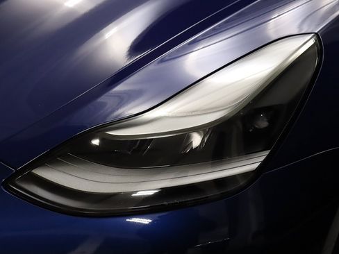 Used 2022 Tesla Model 3 Standard Range image 5